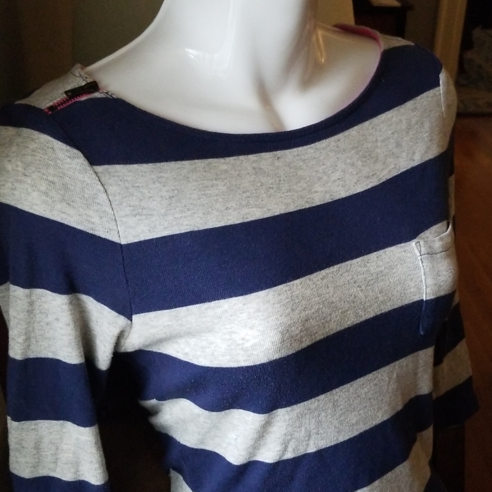 Express 3/4 Sleeve Top - Picture 2 of 5